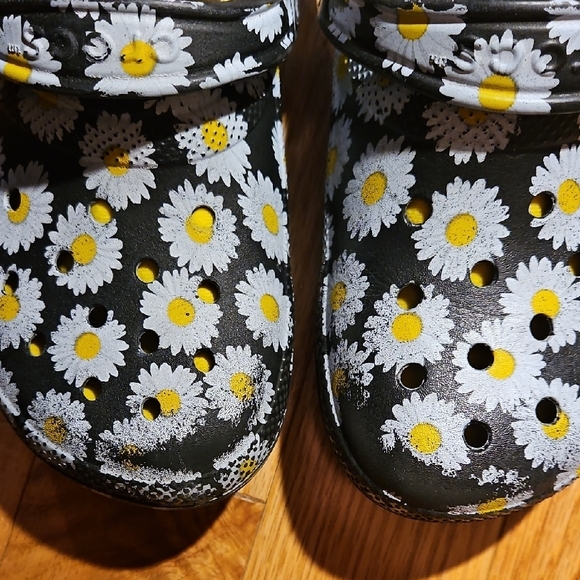 CROCS Black Mules with Daisy Print and Yellow Lining - Picture 5 of 7
